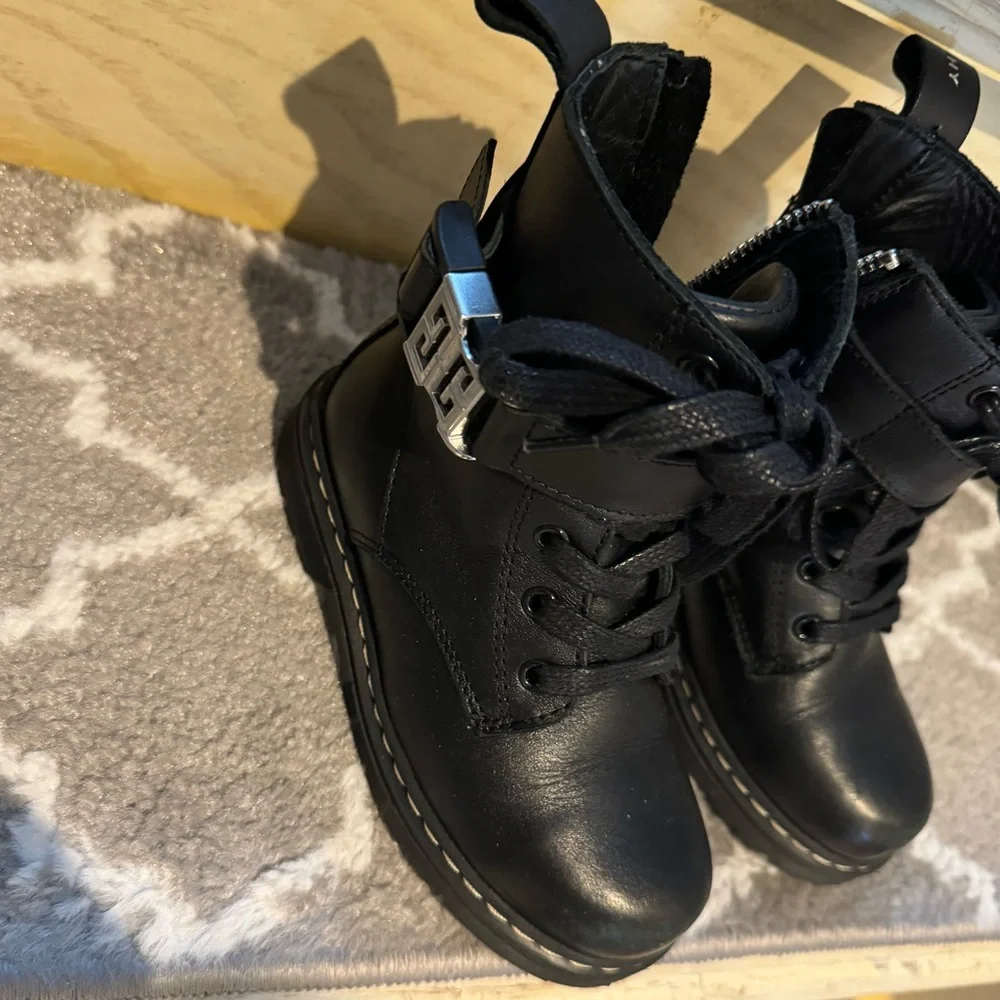 Pre owned Givenchy toddler girls size 25 (European ) - Picture 2 of 8